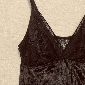 Black Velvet With Lace Accents‎ Short Slip Dress Size Small Romantic